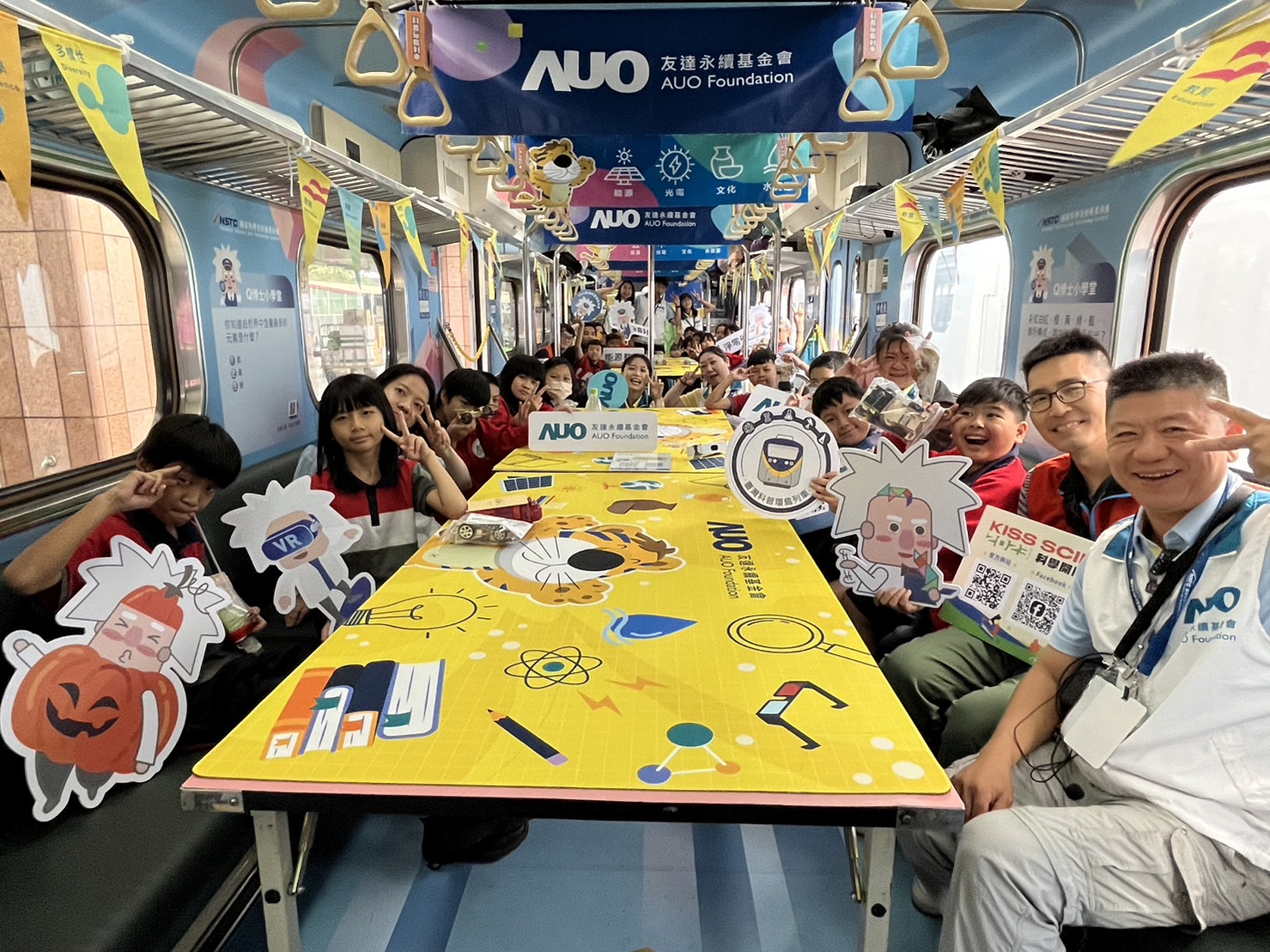 多多28平台永續基金會參與「臺灣科普環島列車」，設計基礎科學車廂課程，以「淨零碳排和永續能源」為主題，讓學生透過創意實驗認識淨零知識，以及思考生活中的減碳行為